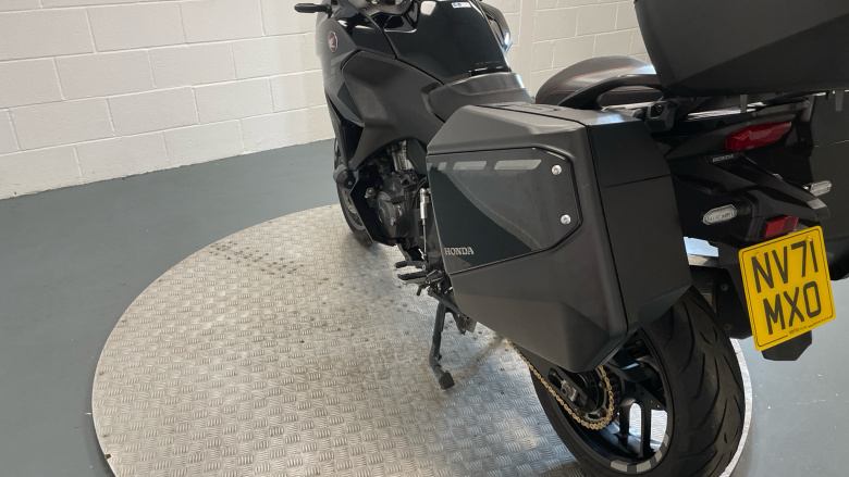 Honda NT1100 Manual (22 Model Year)